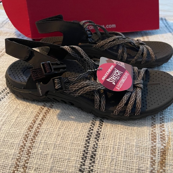 Skechers Mendocino Sandals NWT - Picture 2 of 4